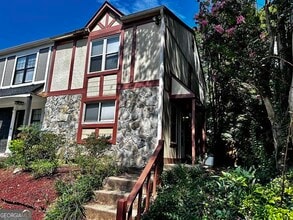 Building Photo - 1060 Falling Water Dr
