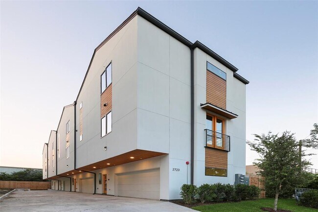 Building Photo - 2723 Kimsey Dr