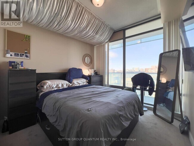 Building Photo - 18 Yorkville Ave