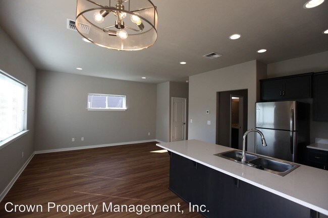 Building Photo - 3625-3627 Phantom Way
