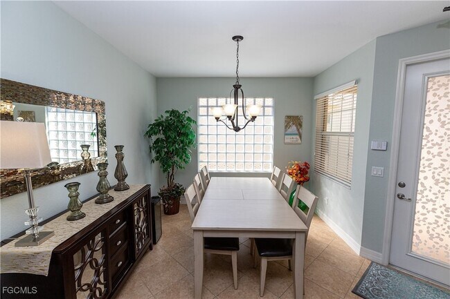 Foto del edificio - 10547 Carolina Willow Dr