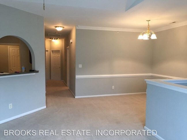 Building Photo - 604 Rustads Cir
