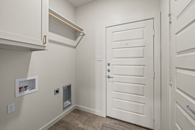 Building Photo - Brand new town home in Iron Horse!!