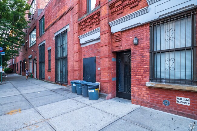 Building Photo - 306 Dean St