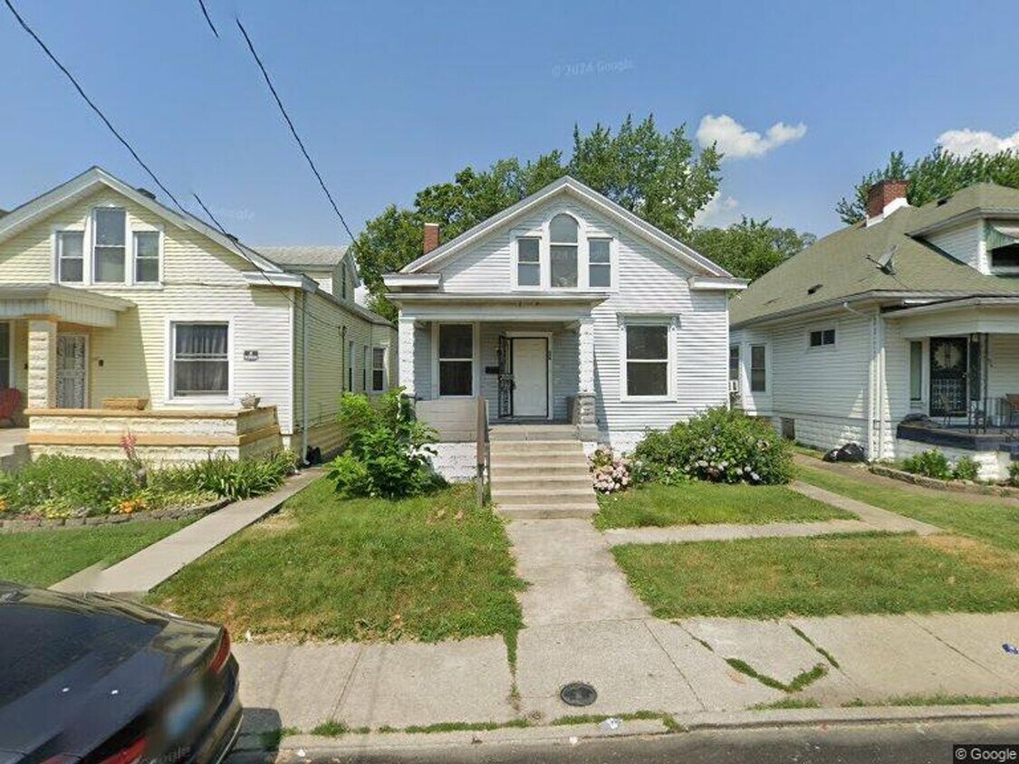Primary Photo - 5 bedroom, 2 baths