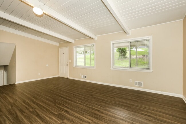 Building Photo - 2410 Ridgeway Dr