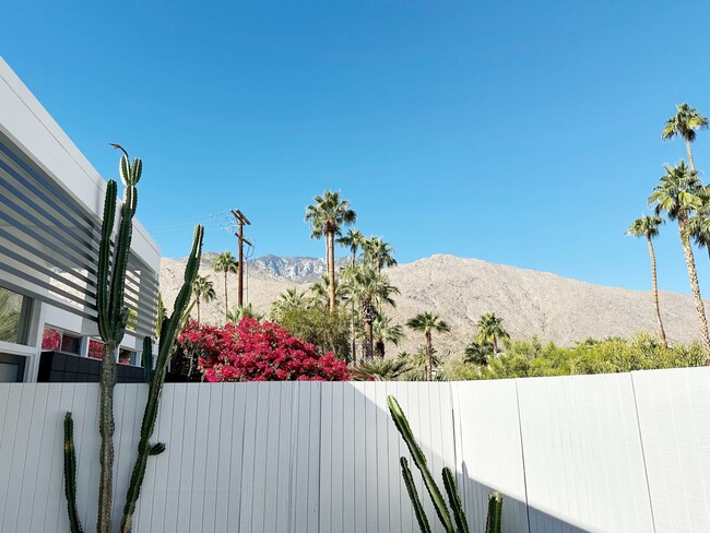 Foto del edificio - Stunning Midcentury Retreat in Twin Palms ...