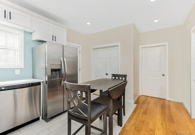 Building Photo - 5631 Post Rd