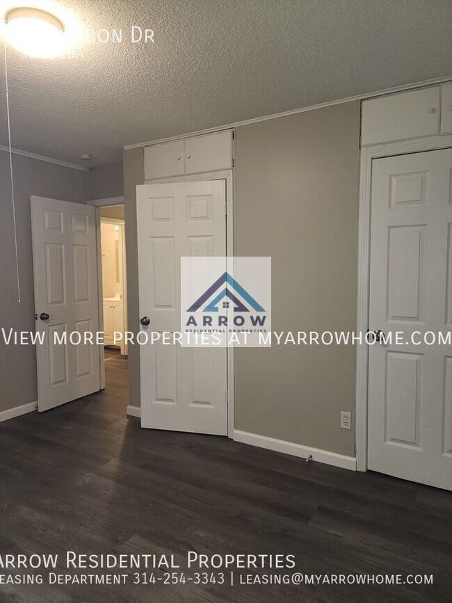 Building Photo - 929 Lebon Dr