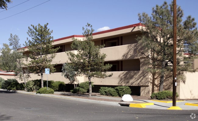 Building Photo - Hacienda Del Sol