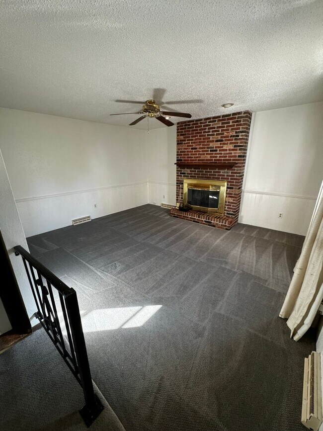 Foto del edificio - Spacious 4 Bedroom Home for Rent