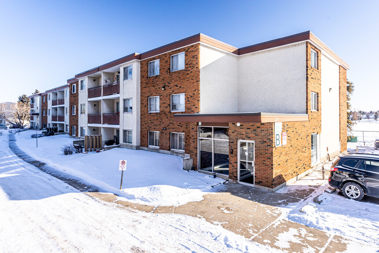 Primary Photo - Gemini Apartments