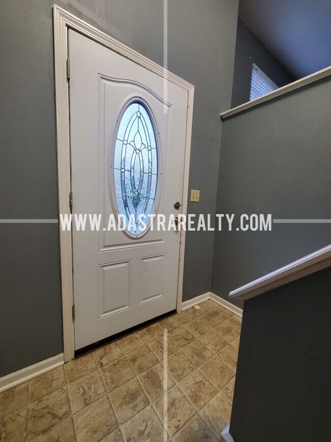 Building Photo - Beautiful Shawnee Home-AVAILABLE in JUNE!!