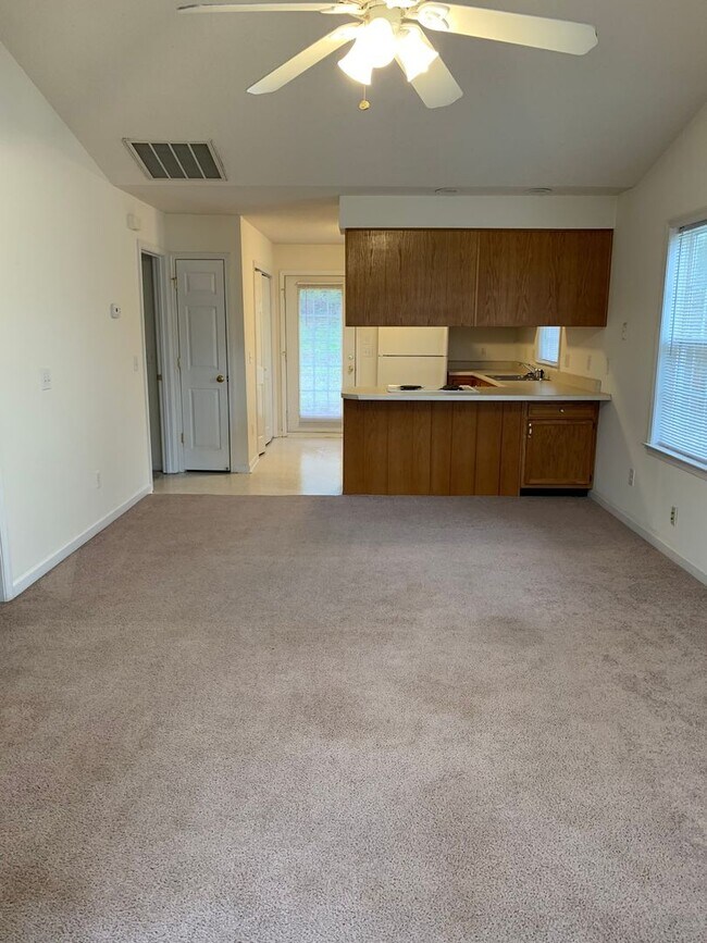 Foto del edificio - 125 Springwood Ln
