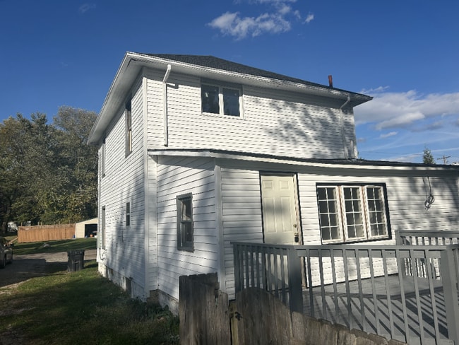 Building Photo - 833 Garfield Ave