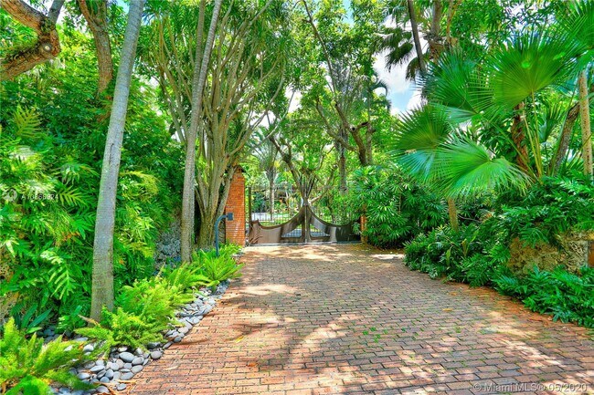 Foto del edificio - 5045 SW 82nd St