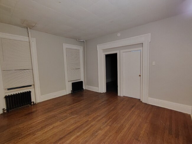 Foto del edificio - 137 E 2nd St