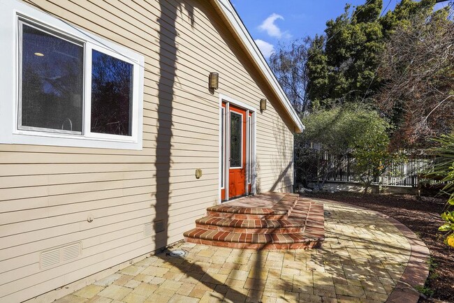 Building Photo - 2696 San Carlos Ave