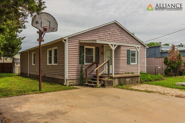 Building Photo - Great Location off Fort Riley Blvd with a ...
