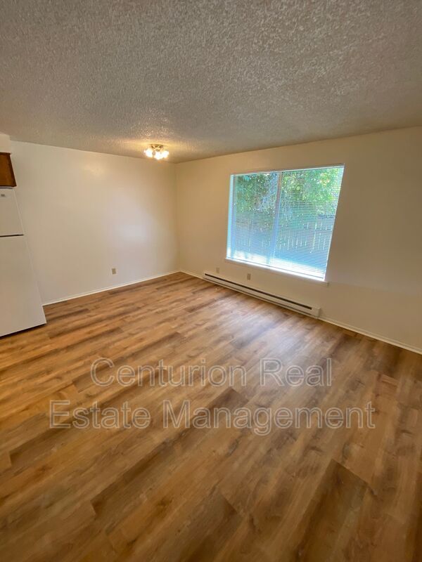 Building Photo - 160 Manbrin DR NE