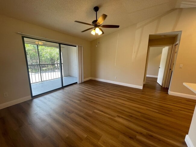 Foto del edificio - ANNUAL RENTAL - OASIS - 1 BED/1 BATH