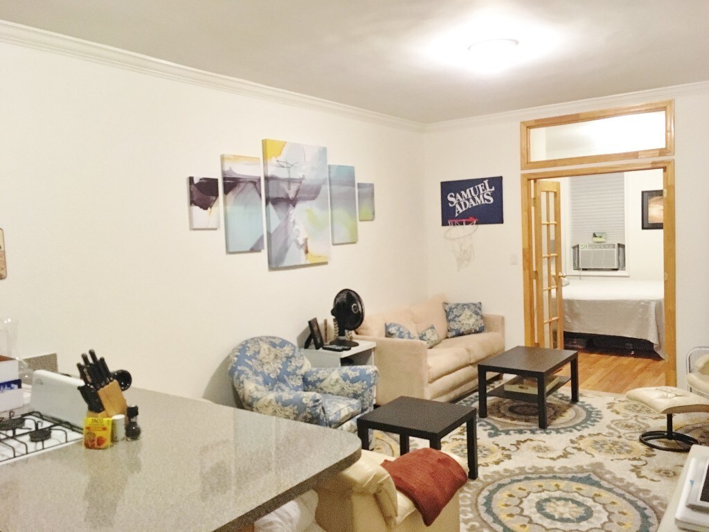 Foto principal - 315 E 5th St