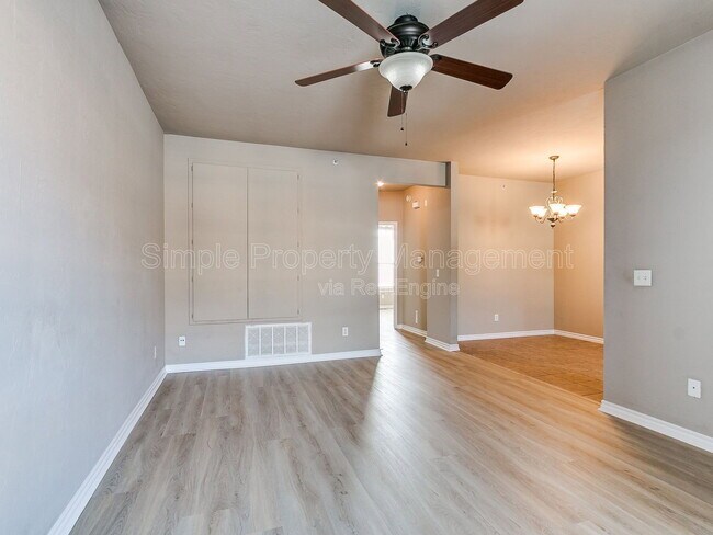 Building Photo - 1812 E Alameda St