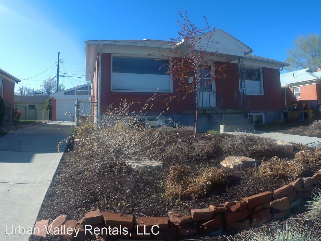 Primary Photo - 4 br, 2 bath House - 926 E. Malvern Ave.