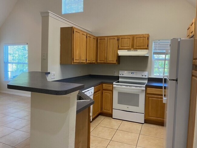 Foto del edificio - Hamptons in Metrowest  3 bedroom 2 Bath wi...