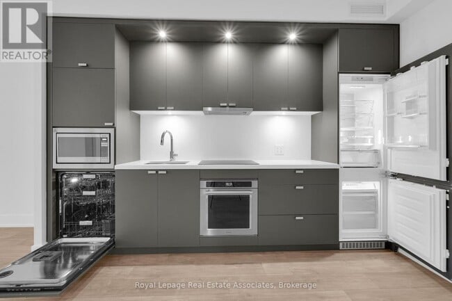 Building Photo - 259 The Kingsway