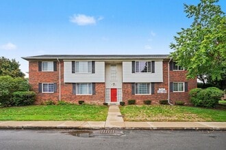 Building Photo - 25325 Shiawassee Cir