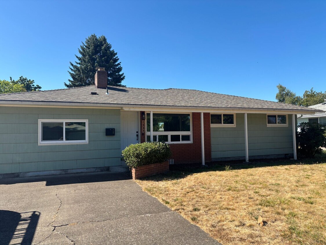 Foto principal - Charming 4 bedroom home in Independence