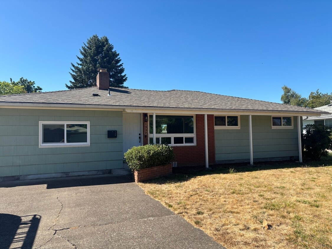 Primary Photo - Charming 4 bedroom home in Independence