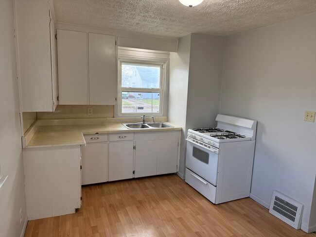 Foto del edificio - 2-Bed House Canton