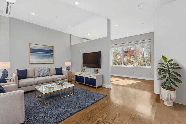 Building Photo - 99 Suffolk St