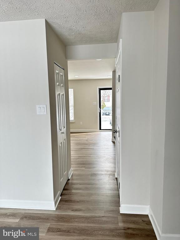 Building Photo - 18 Gemstone Ct