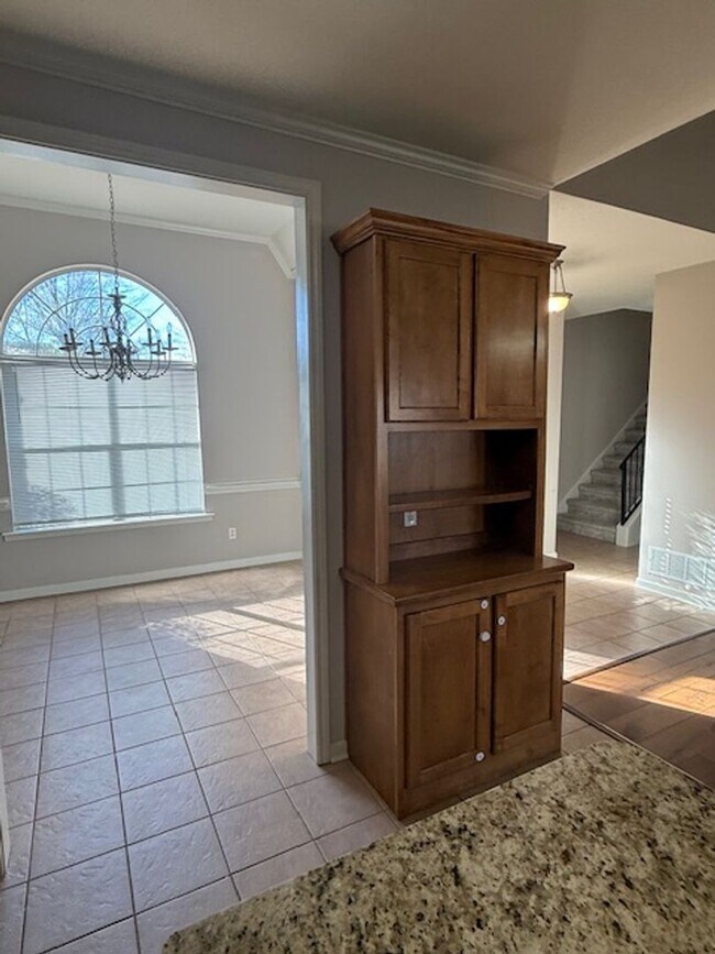 Foto del edificio - 3 bed 2 bath home with a large bonus room and an additional room that would be perfect for an off...