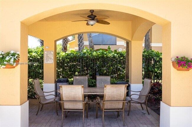 Foto del edificio - 700 Scotia Dr