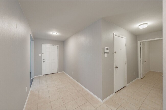 Building Photo - 5837 Mirror Ridge Dr