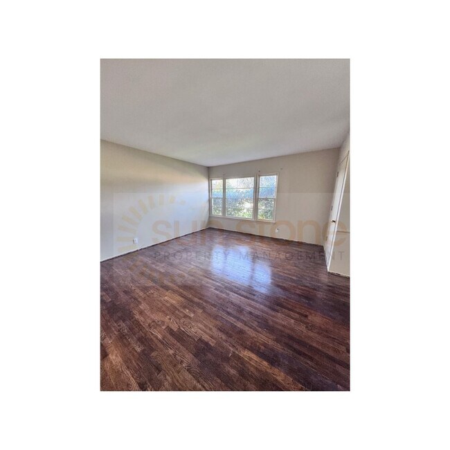 Building Photo - Beautifual Home