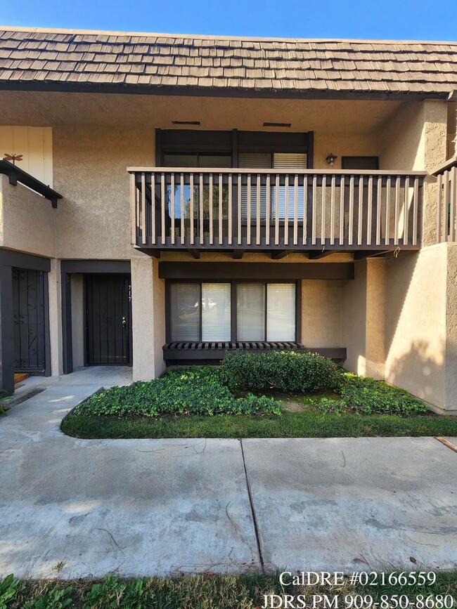 Building Photo - San Dimas 3 Bedroom Townhouse