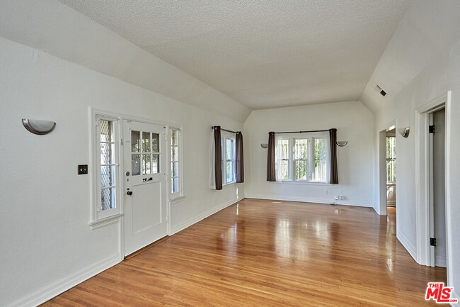 Foto del edificio - 1253 Keniston Ave