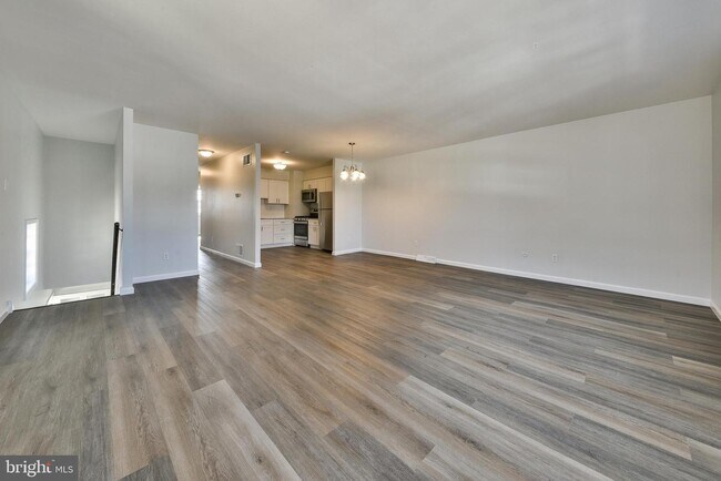 Building Photo - 127 Lorraine Ave