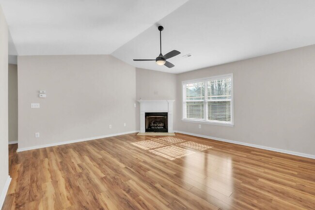 Building Photo - Elegant 3BR/2BA Home in Chartwell Estates with Fireplace & Fenced Yard $1800/mo rent