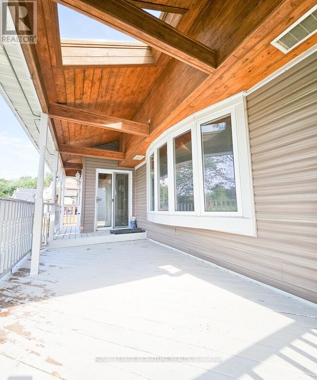 Building Photo - 33 Woodhouse Crescent