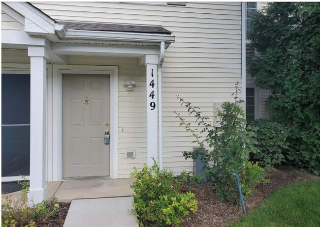 Foto del edificio - 1449 McClure Rd