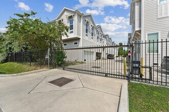 Building Photo - 5610 Patrick St
