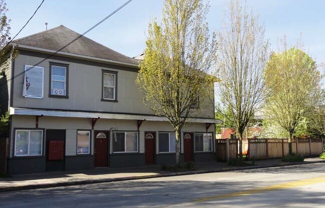 Building Photo - 817 S Cloverdale St
