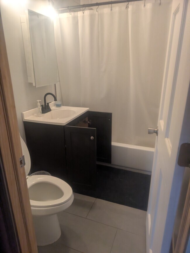 Baño - 11001 5th St NE