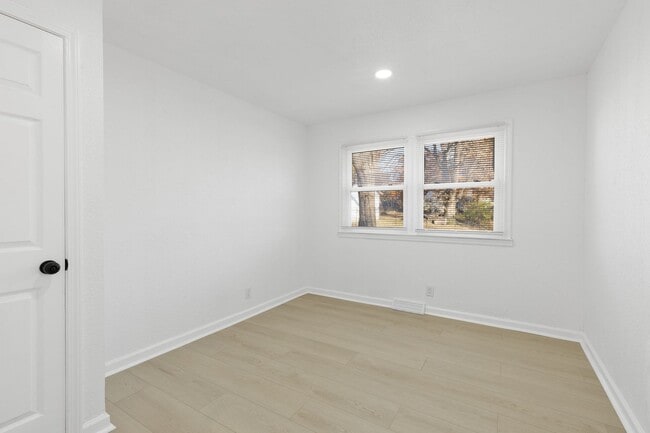 Building Photo - For Rent – Beautifully Renovated 4 Bedroom, 2 Bath Home